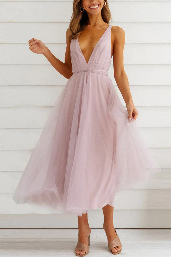 LM | Romantic tulle midi dress with V-neckline